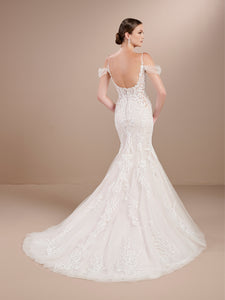 Embroidered Lace Trumpet Gown In Ivory Almond