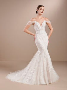 Embroidered Lace Trumpet Gown In Ivory Almond