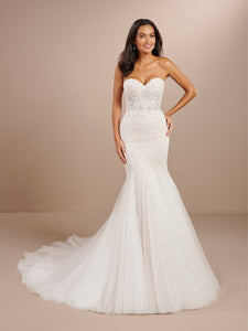 Slim Fitted Strapless Wedding Gown In Ivory Almond