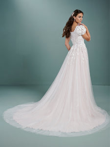 Square Neck Short Puff Sleeve Lace Gown In Ivory French Lilac