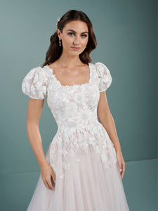 Square Neck Short Puff Sleeve Lace Gown In Ivory French Lilac