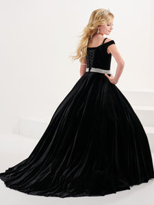 Velvet A-Line Gown With Cold Shoulder In Black