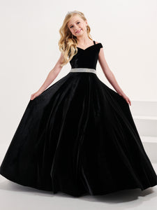 Velvet A-Line Gown With Cold Shoulder In Black