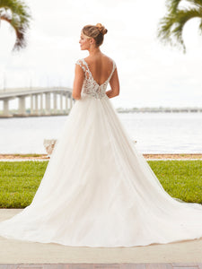 Lace And Tulle Gown In Ivory