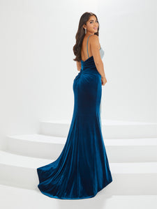Sweetheart Neckline Gown In Teal