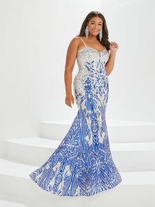 Sequined Trumpet Gown In Silver Royal