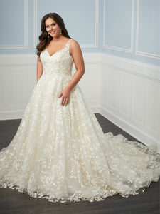 Sleeveless Lace Gown In Ivory