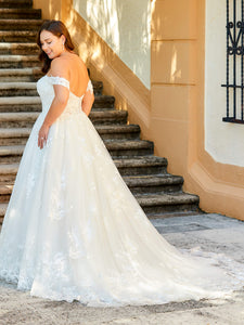 Lace And Tulle Low Back Ballgown With Detachable Sleeves In Ivory Oyster Nude