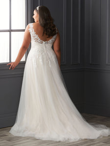 Lace And Tulle A-Line Gown With Detachable Sleeves In Ivory Almond