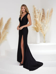 Plunging V-Neckline Sheath Gown With Open Back In Black